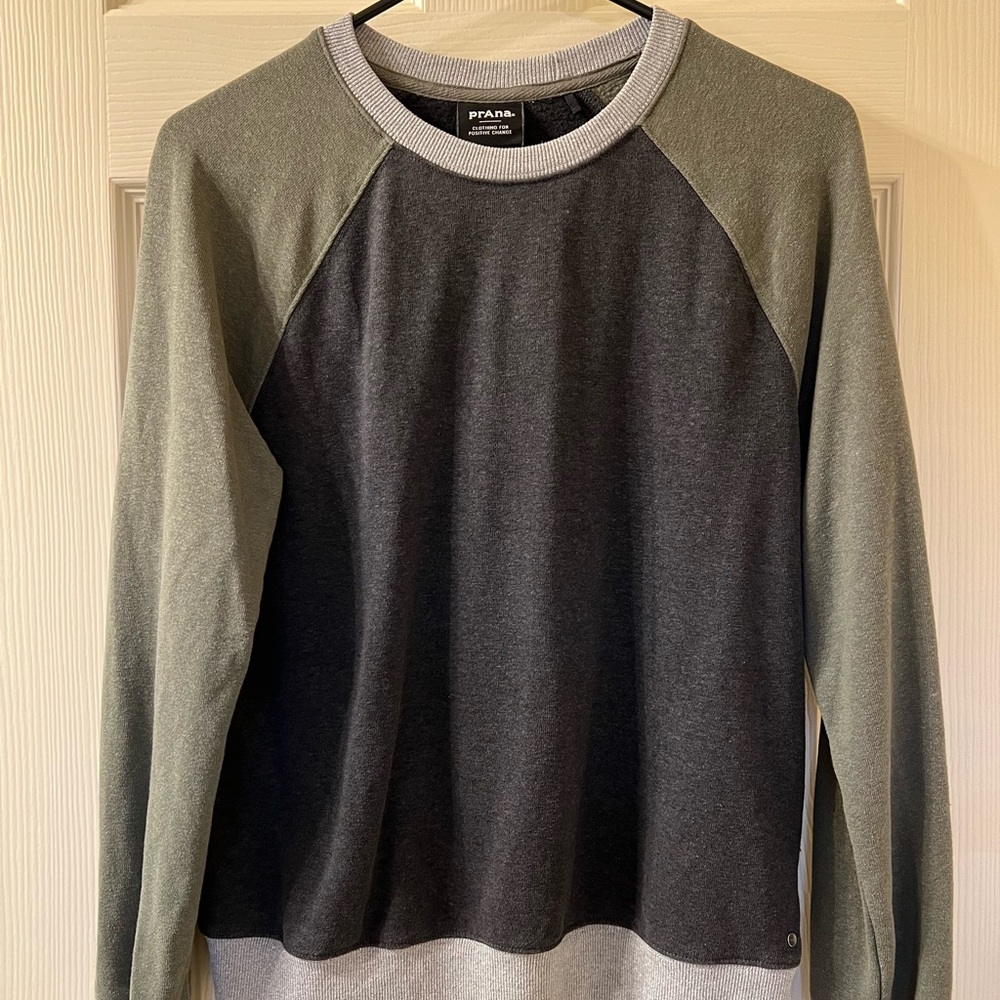 prAna women’s Two-Tone Crewneck Sweatshirt - Charcoal & Olive